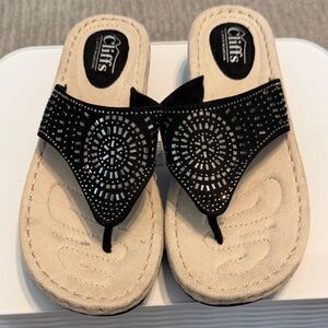 White Mountain Black and Cream Sandals